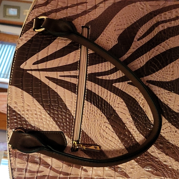 Fashion handbag and matching wallet!